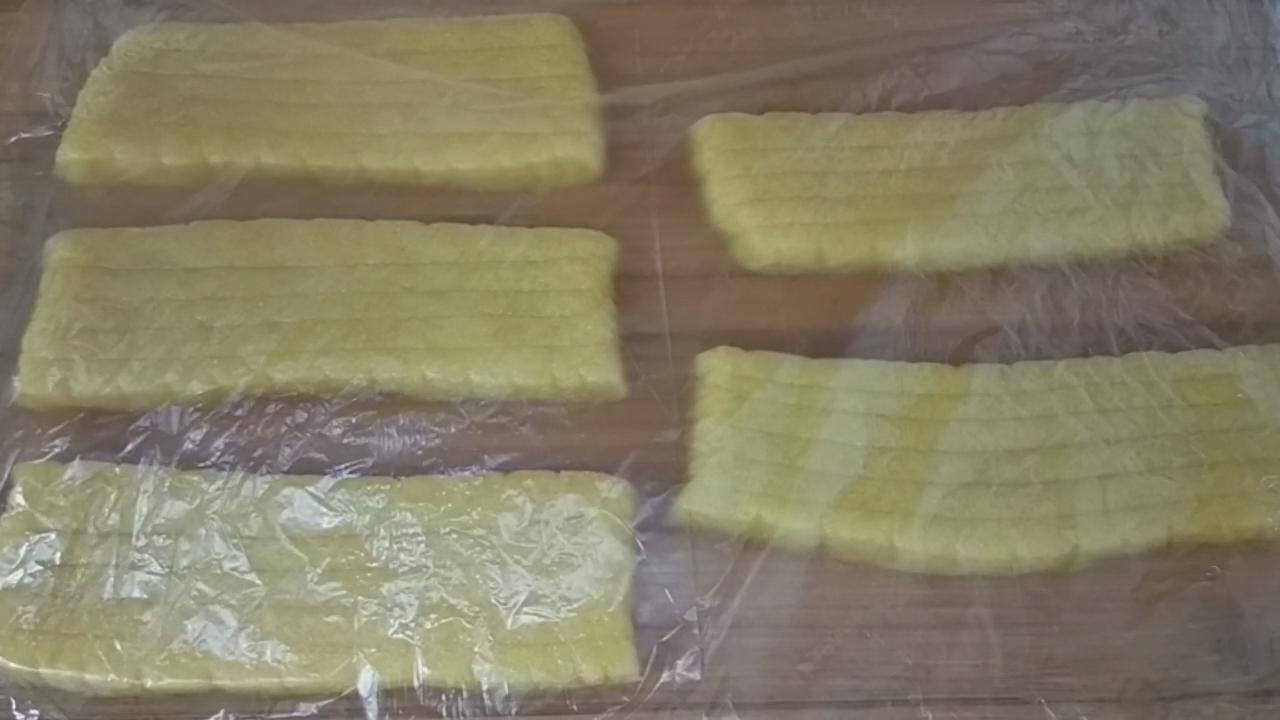 面粉里加鸡蛋怎么做饼,鸡蛋面粉饼怎么做松软好吃