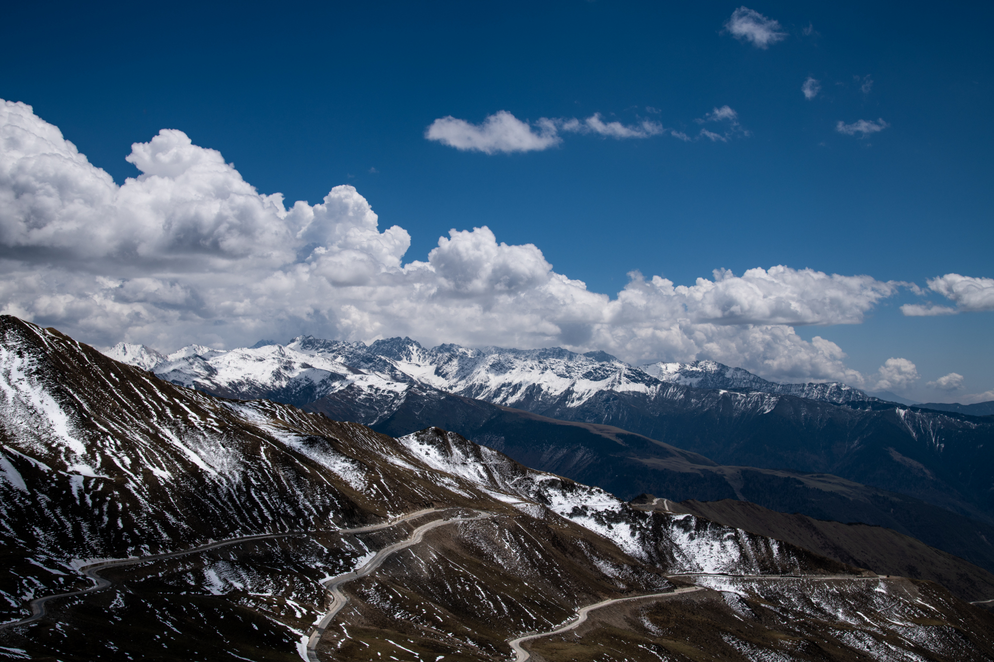 川西最容易看雪山的观景台,川西美景在路上视频