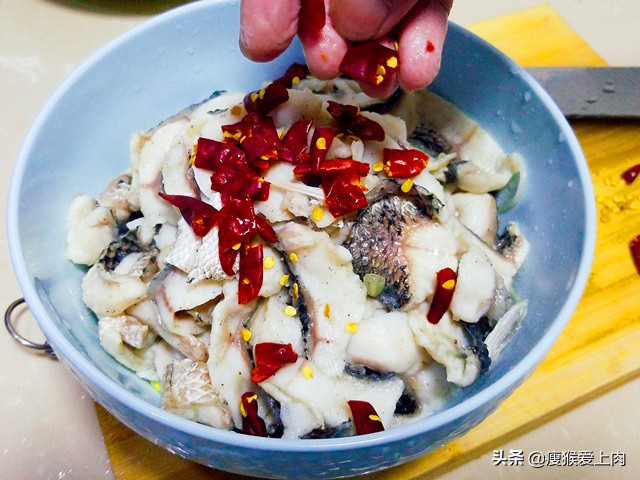 怎么让水煮鱼片更滑嫩不容易碎,为什么别人煮的水煮鱼片这么嫩滑