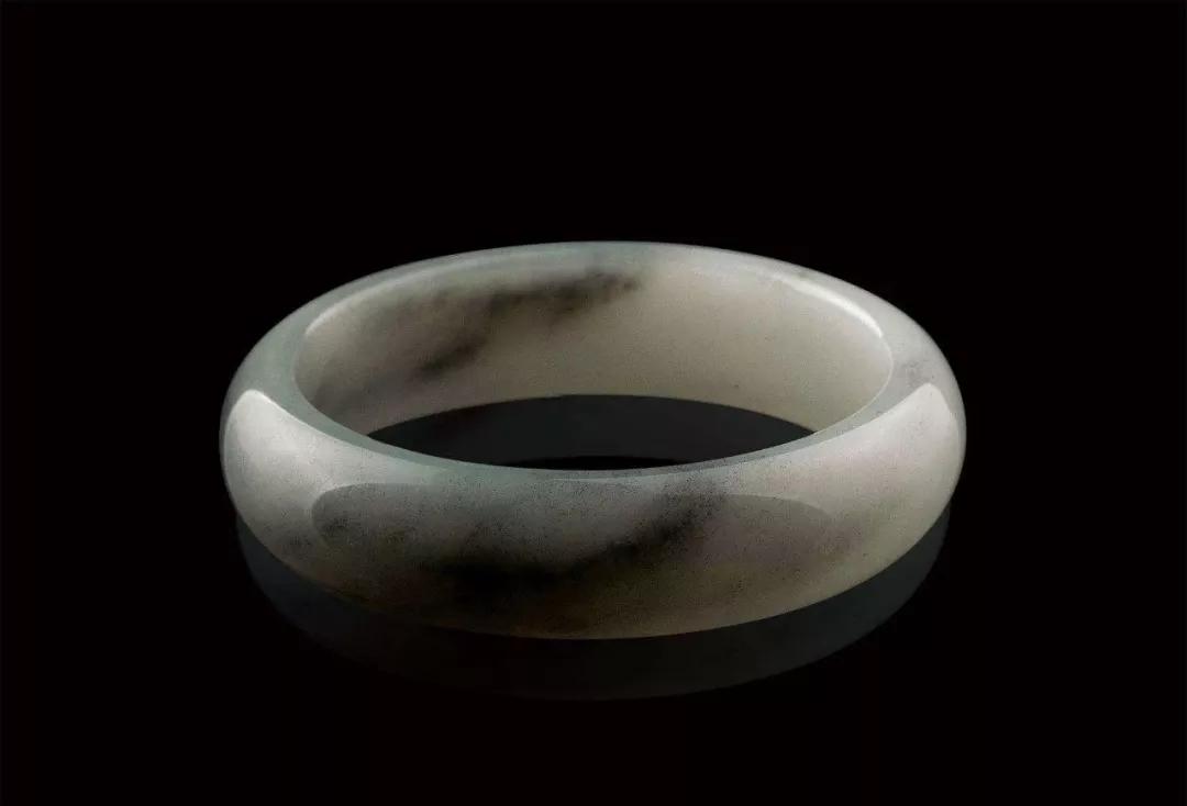 玉镯养人,可以养人的玉镯