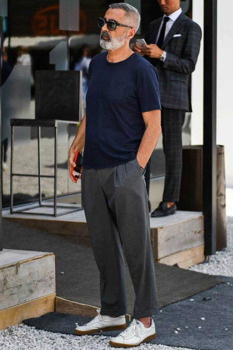 小白鞋撞鞋率很高？不妨试试这个复古时髦的款式，时装精也在穿