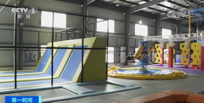 90后女孩蹦床馆摔成完全性截瘫,小女孩玩蹦床导致截瘫