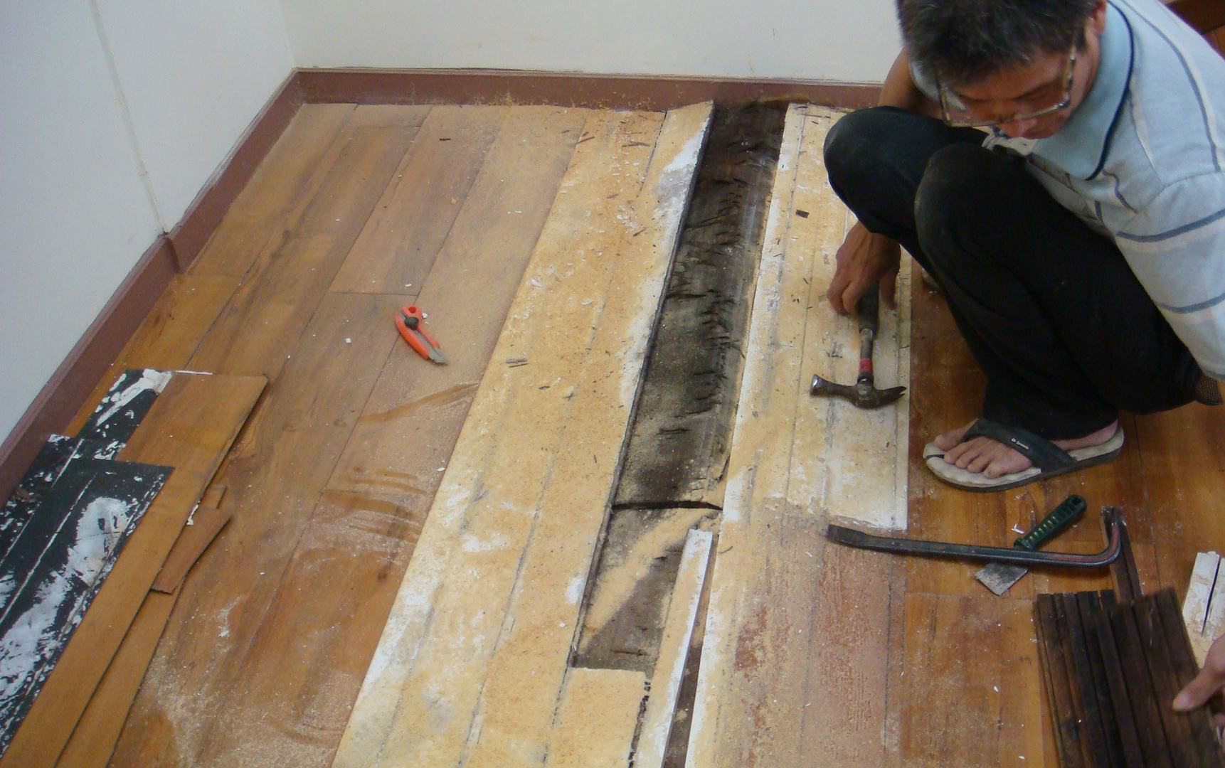 旧木地板打蜡还是撬掉重铺,旧实木地板修复还是重铺