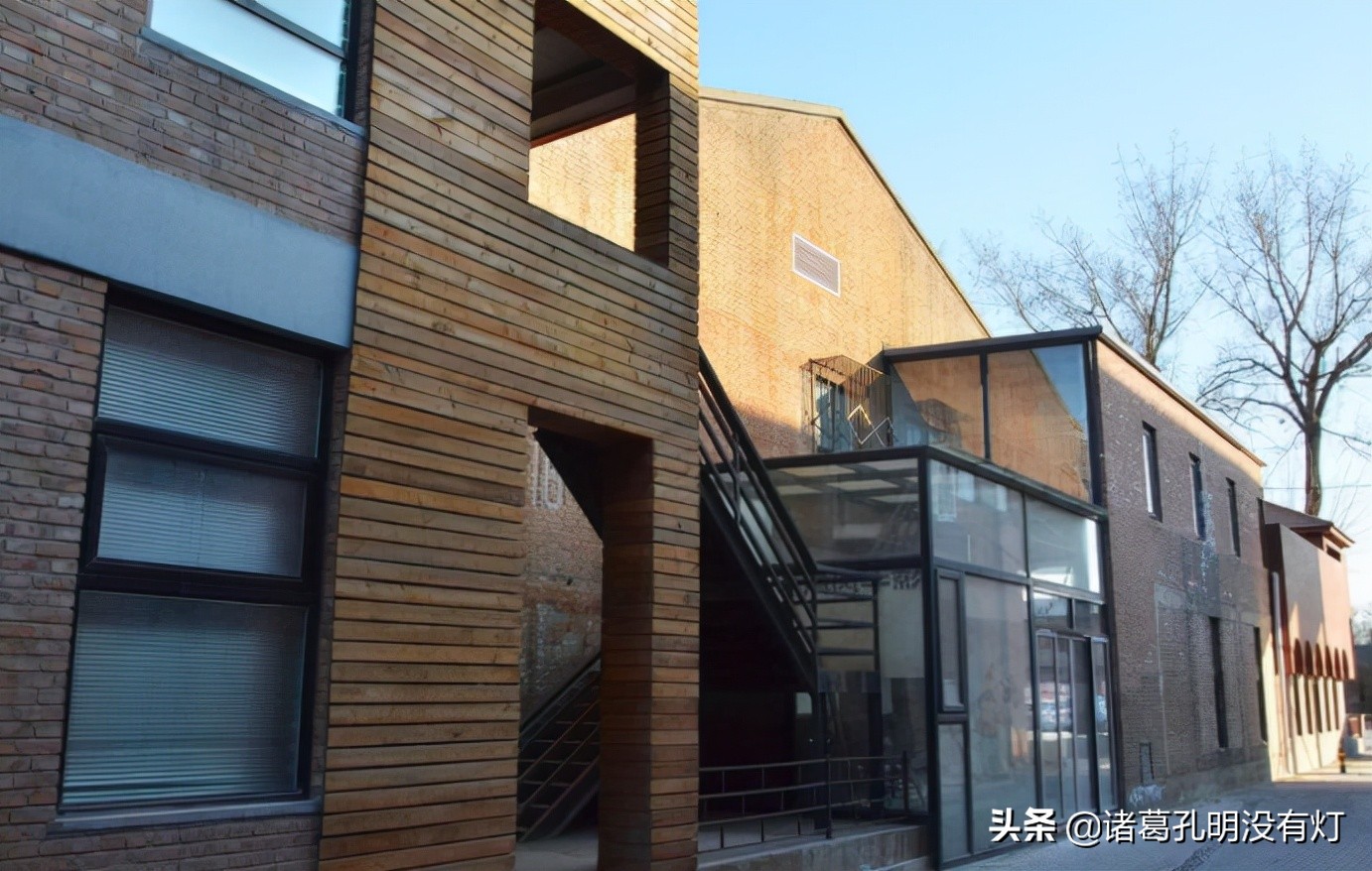 我，90后，木工，22岁开公司，24岁赚了1300万，28岁赔了2000万