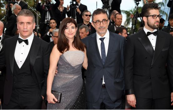 导演拒绝删减任何镜头!片长3小时,生生扯下了理想主义的遮羞布