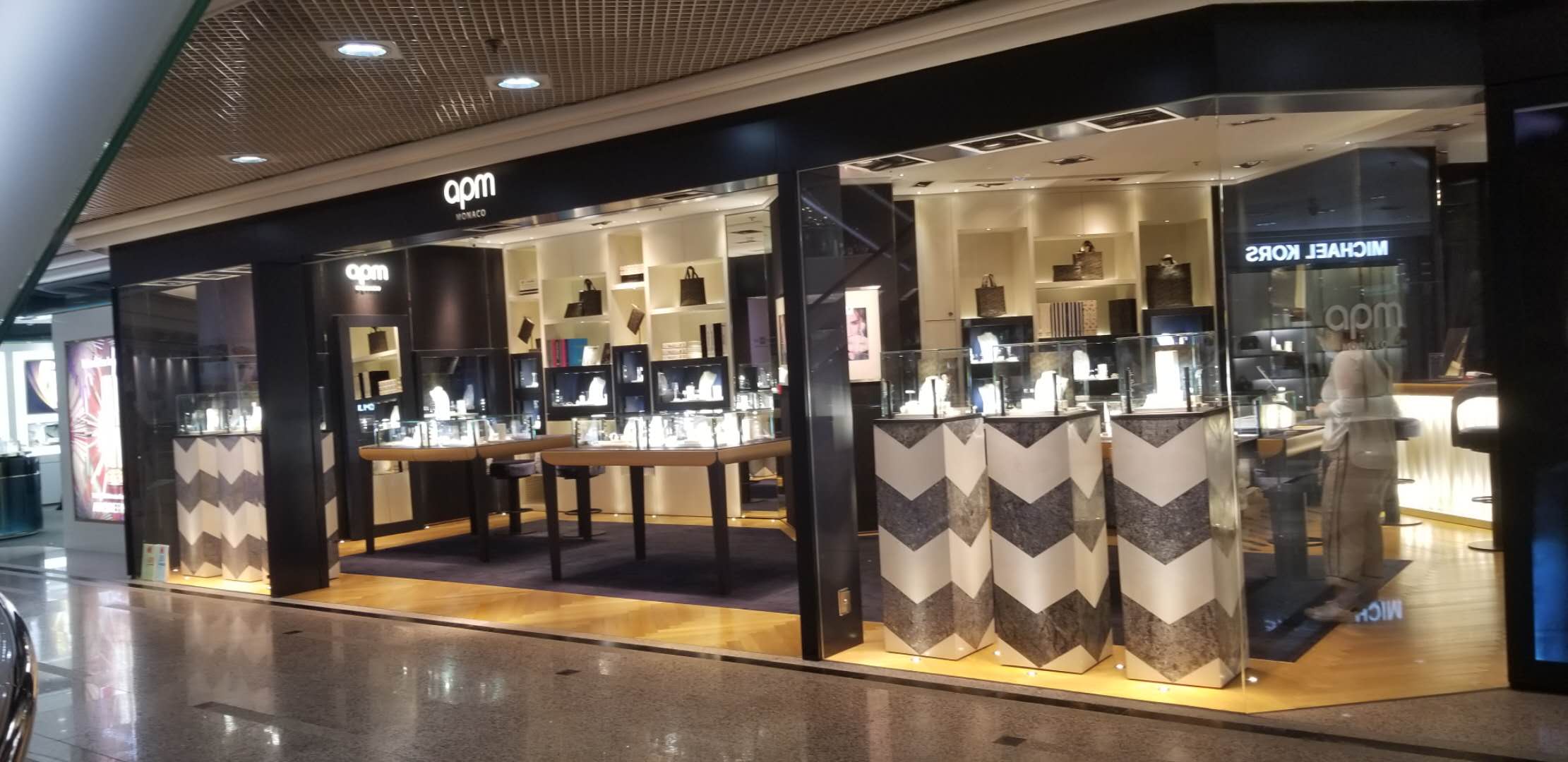 铜锣湾奢侈品时代广场购物攻略,铜锣湾潮流汇购物商城