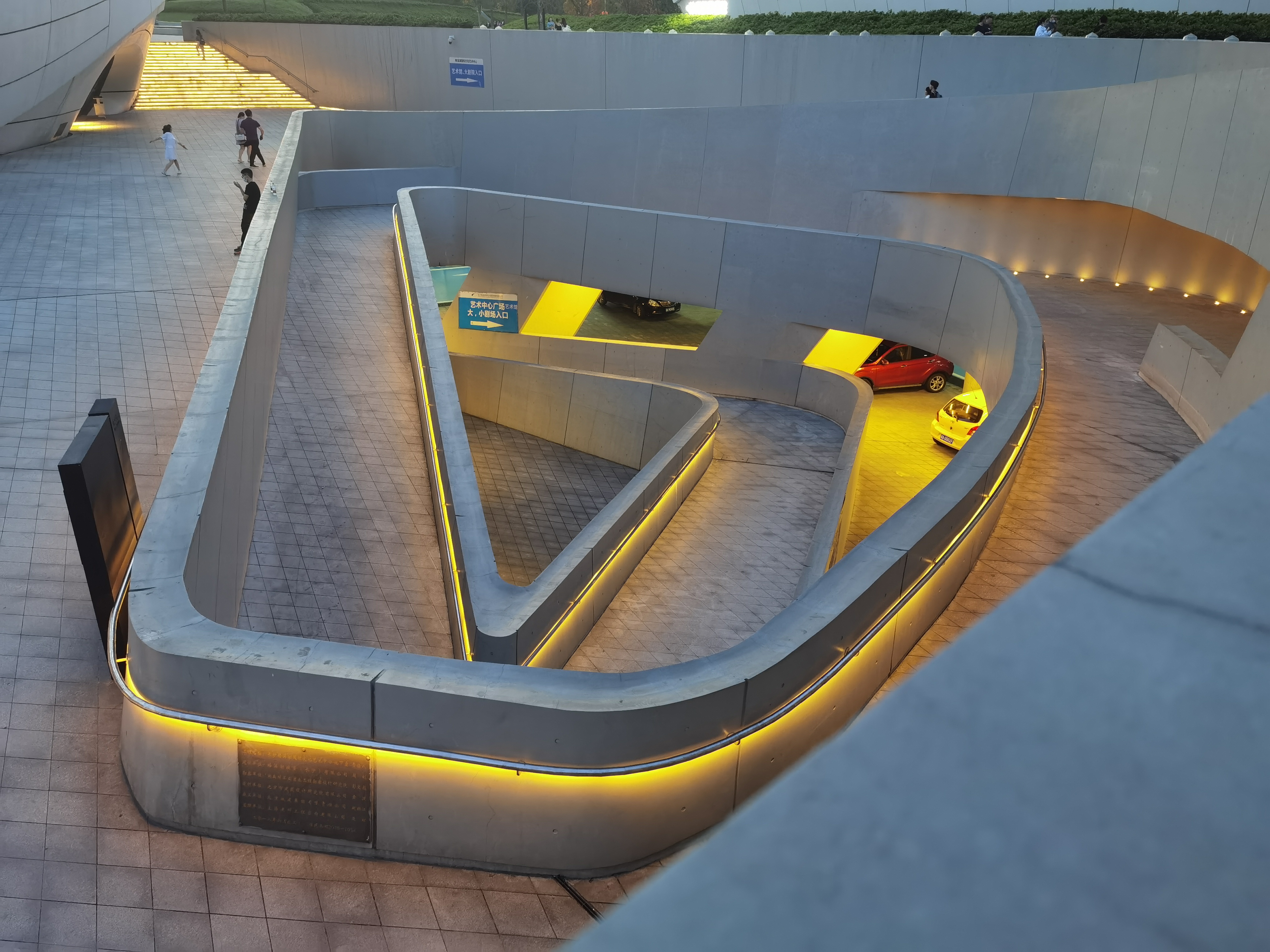 舞夜漫谈|花钱去剧院看VCR,这票价不值