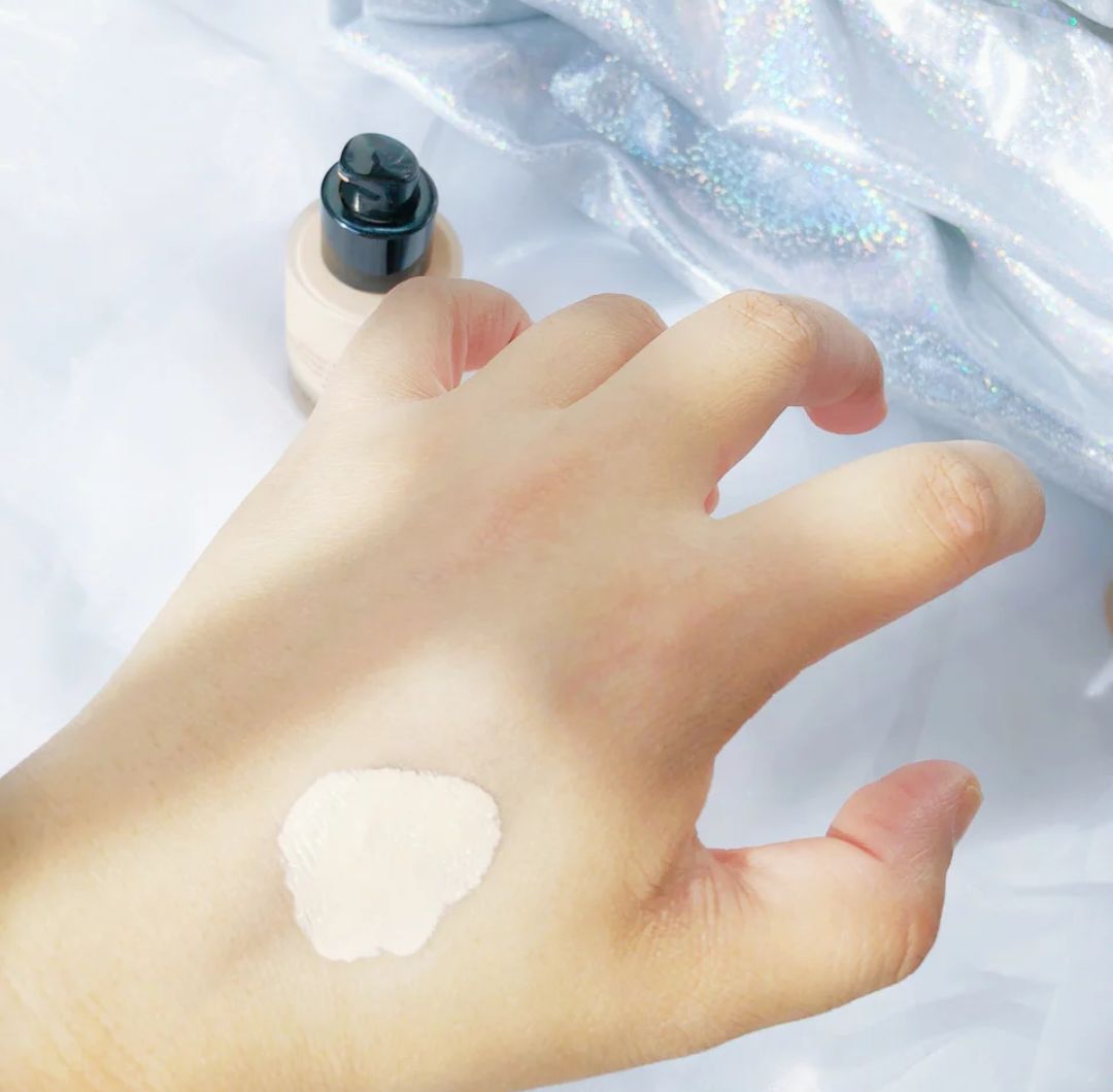 推荐4款控油持妆粉底液,炎热夏季也不怕脱妆,做个清透的女孩子