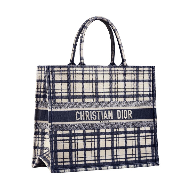 dior老花托特中号和大号哪个热卖,dior2023春夏蕾丝款托特包颜色