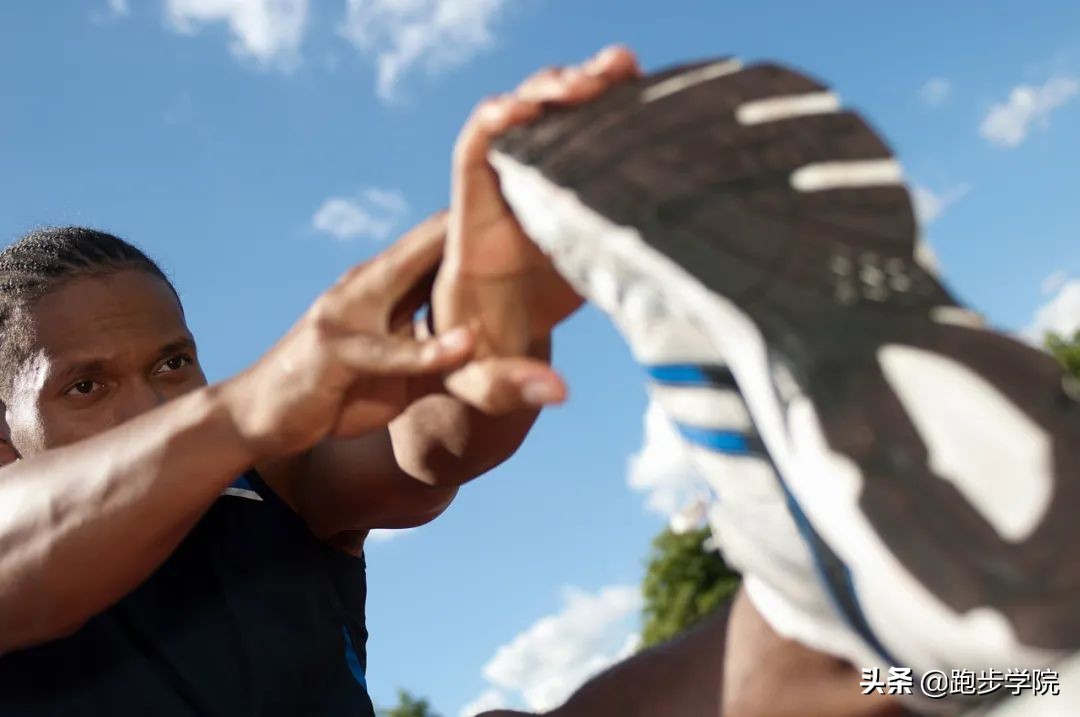 跑马的专业跑鞋,新手如何选择正确的跑鞋