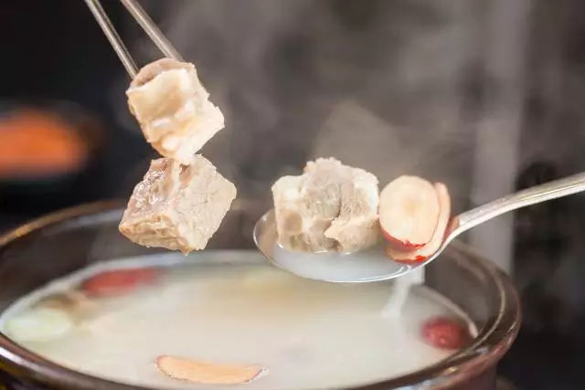 欢乐番茄丨营养奶白的高汤怎么做？正确熬制方法，十分美味