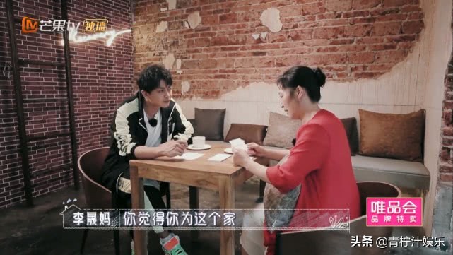 李佳航1岁儿子是个机智boy，徒手挤橙汁，李晟买一块碗89元不嫌贵