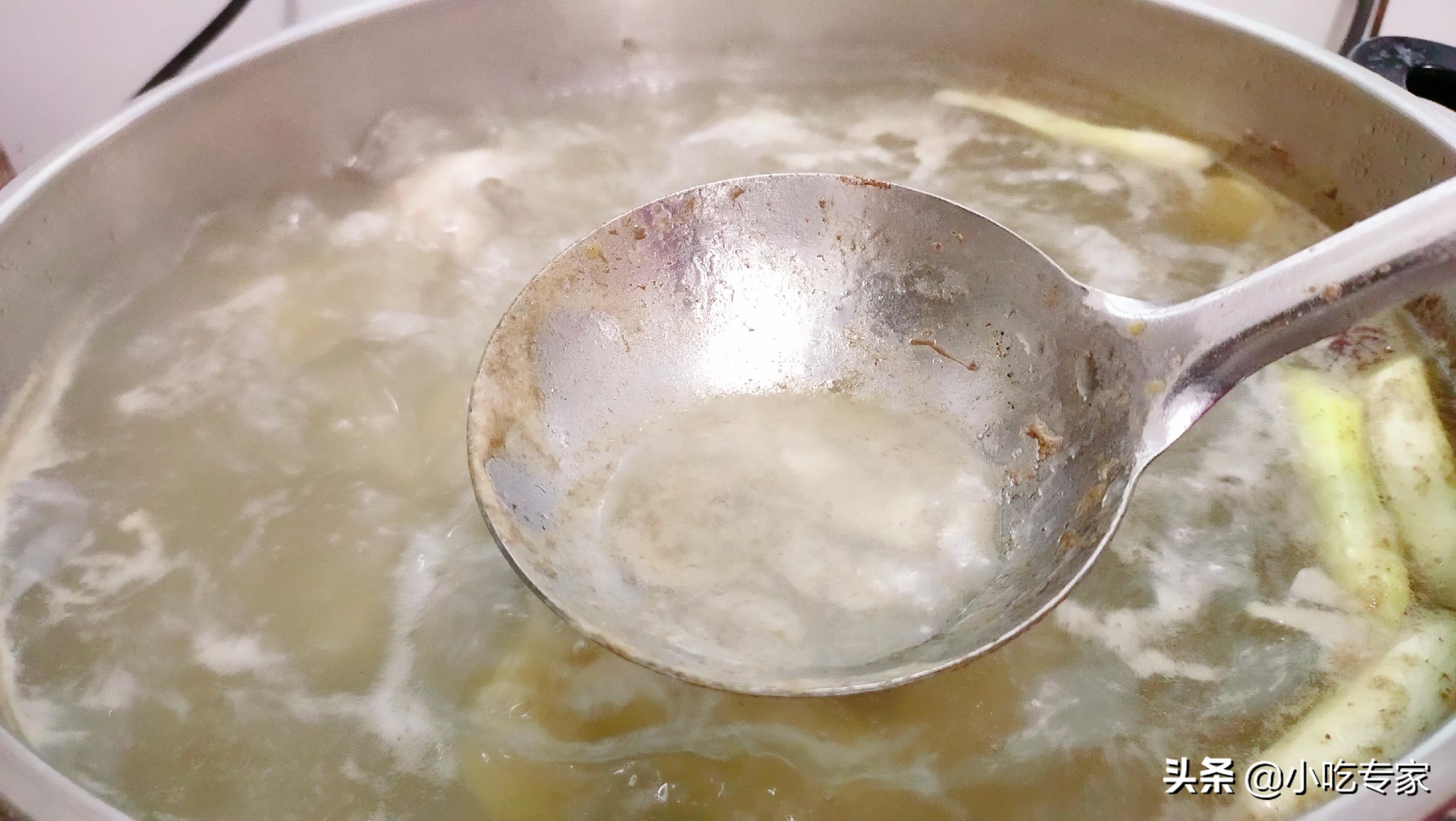 炖大骨汤先加盐还是后加盐,大骨汤加什么去腥味