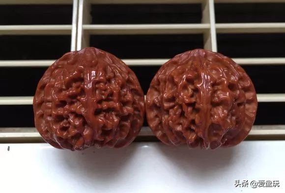 84消毒液洗核桃方法,被84泡过的核桃还能盘红吗