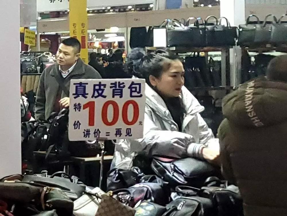 疫情之前，我们去年货展销会转了转