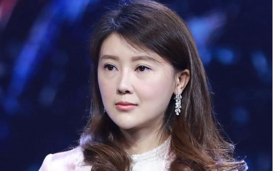 她是贾跃亭夫人，24岁成李小璐艳羡的好命阔太，今被*债追**要离婚