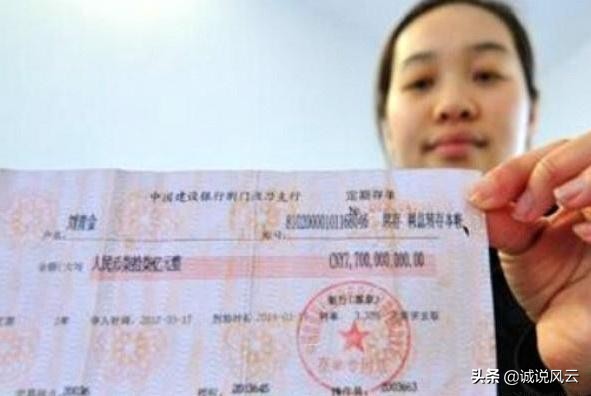 1万元存银行存5年利息一年多少,五年前二十万存银行一年利息多少