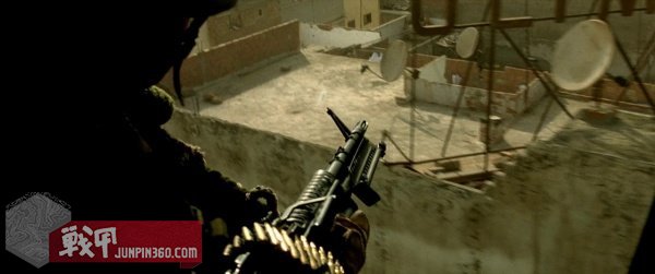 美国黑鹰战机坠落视频,十部顶级战争大片黑鹰坠落