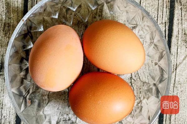 35年大厨告知煮鸡蛋时，牢记这一步，鸡蛋“自动”脱壳，超好剥