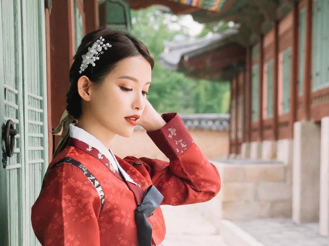 如何正确搭配显高又显瘦春游穿搭,一身非常时尚的穿搭既显高又显瘦