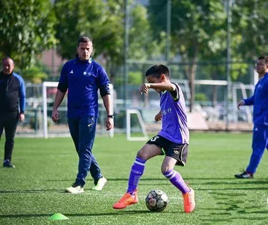 广东援疆喀什足球队,喀什足球少年