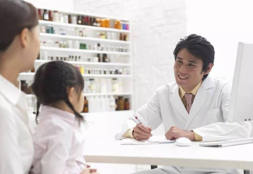 全网眼睛最小宝宝火了，李荣浩都要甘拜下风，网友：芝麻吃多了？