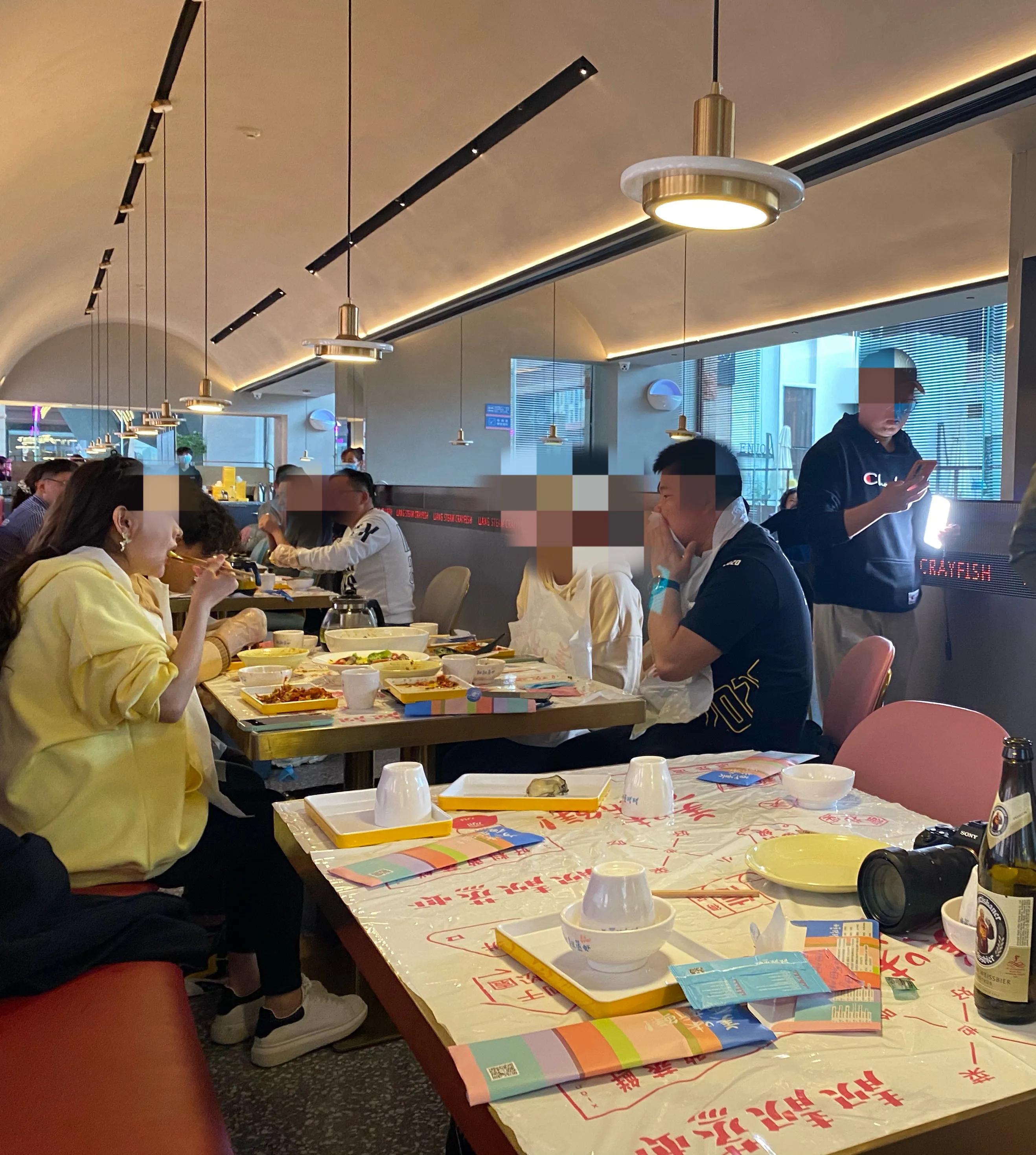 没想到西安这家饭店，把虾做出了各种“花”，排队吃虾人真多