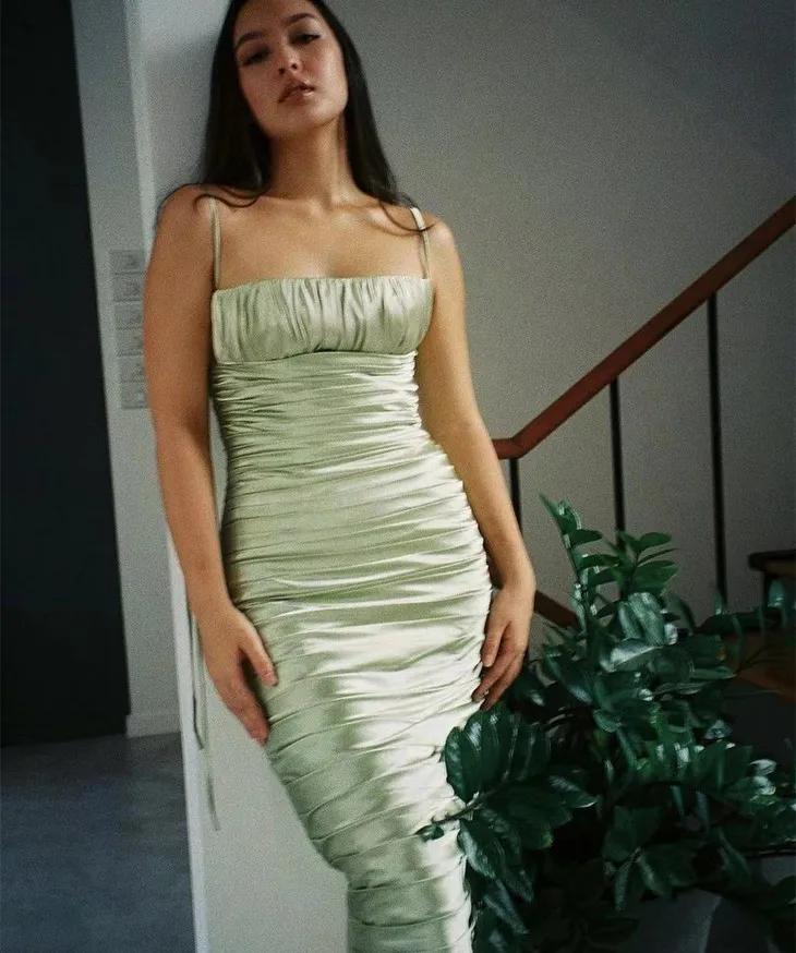 22W劳力士，热巴选择配百元包包出街