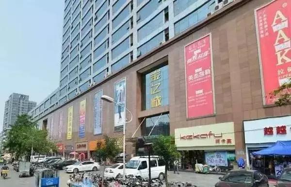 年营业额200亿的廉价批发市场,代购手里一半的假包都来自这里