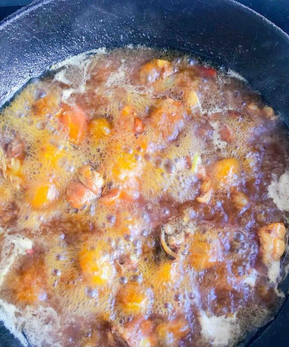 炖排骨时有人先焯水有人直接炖,炖排骨之前需不需要把肉先炒一下