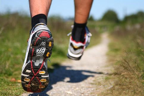 治疗灰指甲脚气的全过程,治灰指甲脚气杀真菌最好的方法