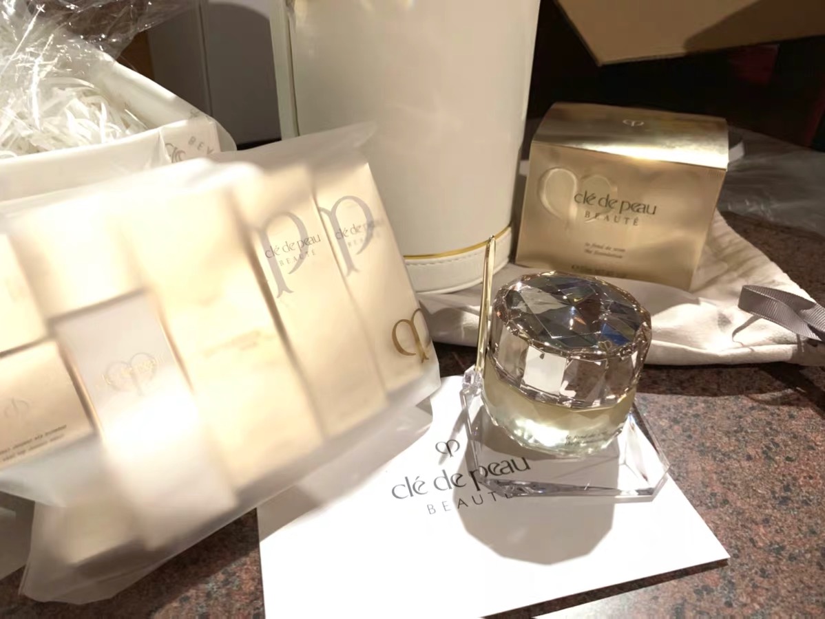 换头警告！全世界最贵的“贵妇”粉底液测评