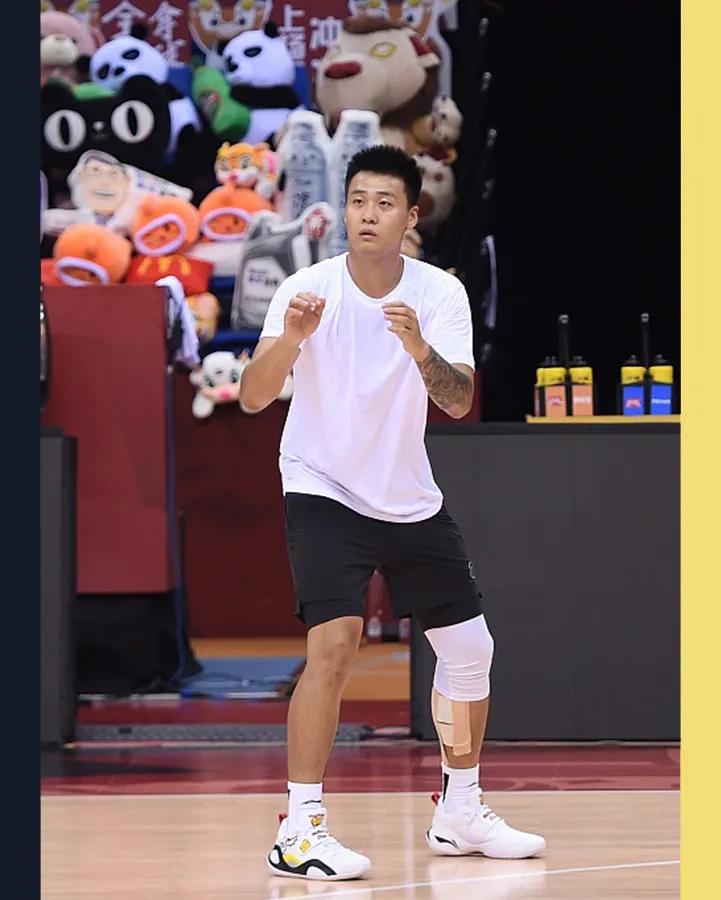 cba今日球鞋上脚一览,今日cba球鞋上脚一览