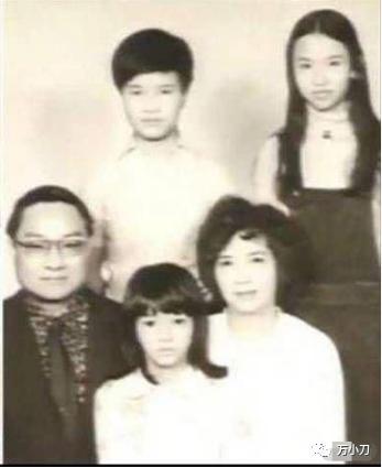 金庸100个疑问,金庸名字里的秘密