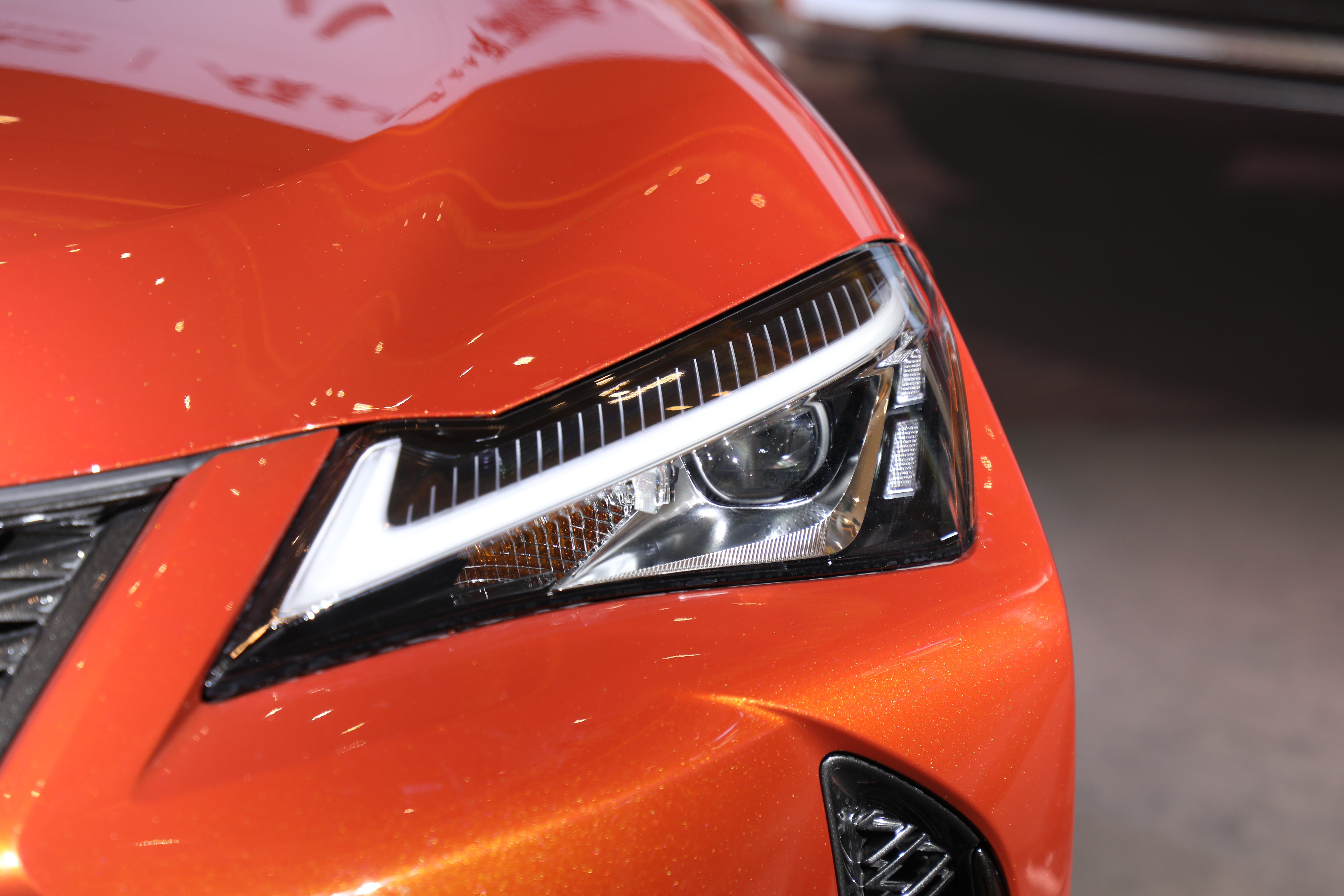 雷克萨斯ux混动能上绿牌吗,雷克萨斯ux宝马x1