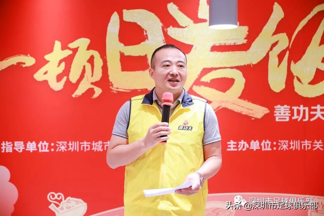 爱心志愿者为环卫工人送餐,暖心志愿者为环卫工人送上爱心粥