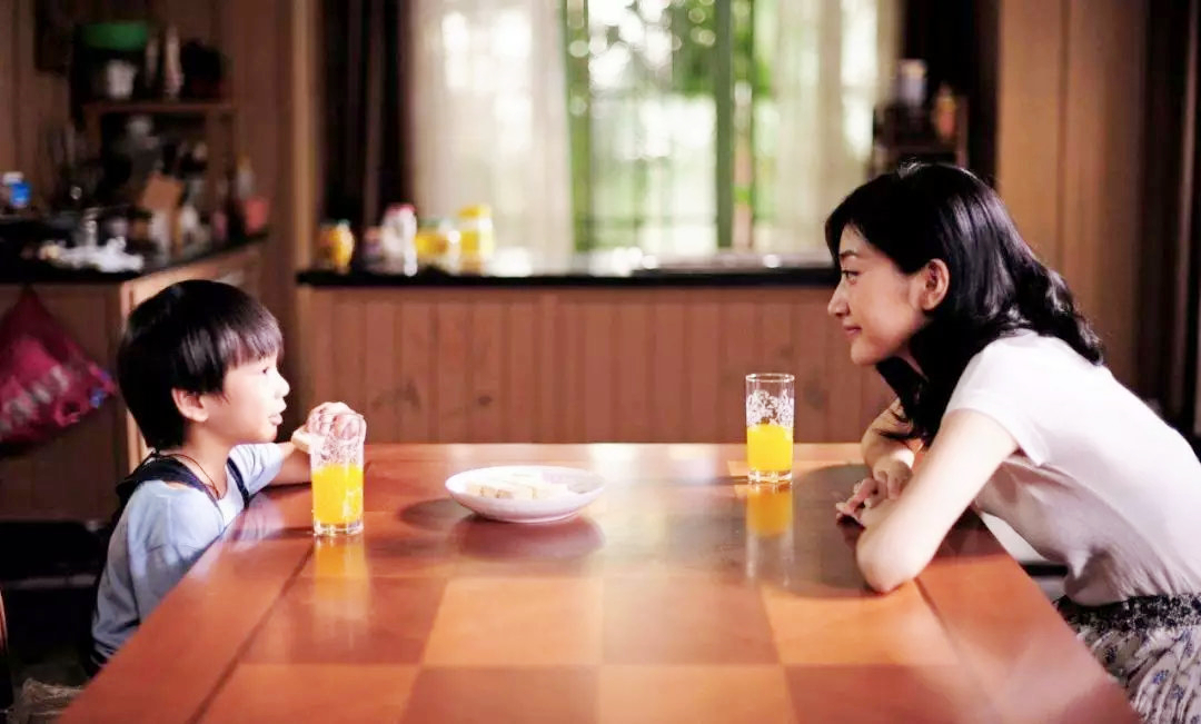 孩子越吓唬越胆小,小孩子胆小懦弱该怎么教育