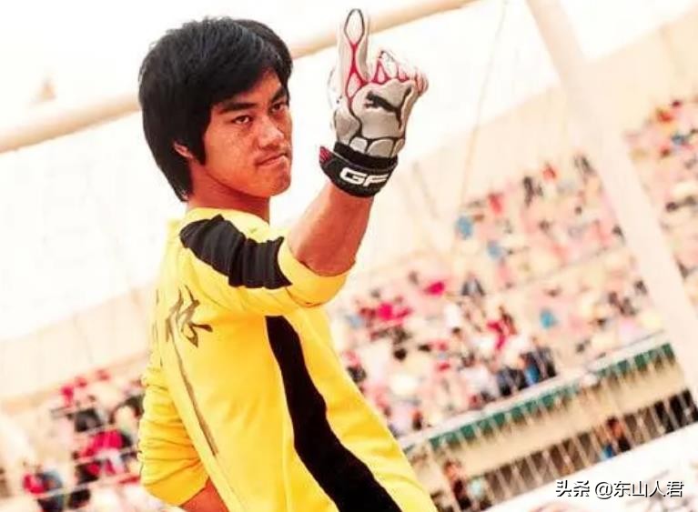 赵薇帮周星驰剃光头,赵薇少林足球剃头了吗