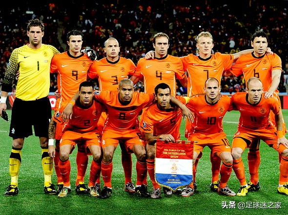 荷兰足球史上五大边锋巨星,世界足坛边锋排名