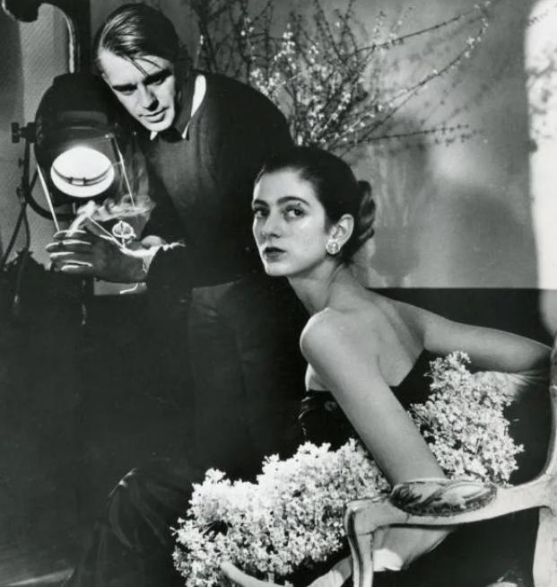 超模女王卡门：三次婚姻不幸，83岁有小鲜肉男友，89岁还上台走秀