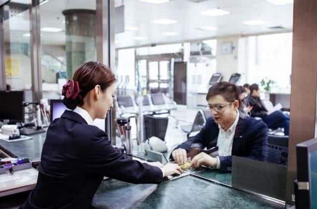 进银行当柜员难度大吗,做银行柜员有没有什么有趣的经历