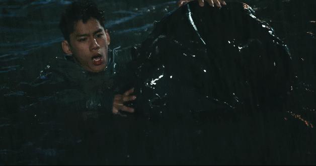 踩着过审底线拍出的爽剧，这尺度要分级才能播吧