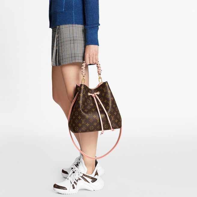 女人没趁手的包包怎么能行?LV老花又出新配色,时尚经典又抗造