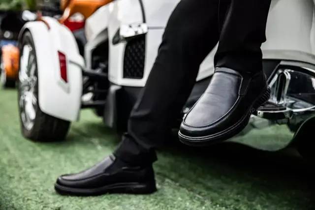 皮鞋男士真皮梦特娇,既休闲又舒服的皮鞋