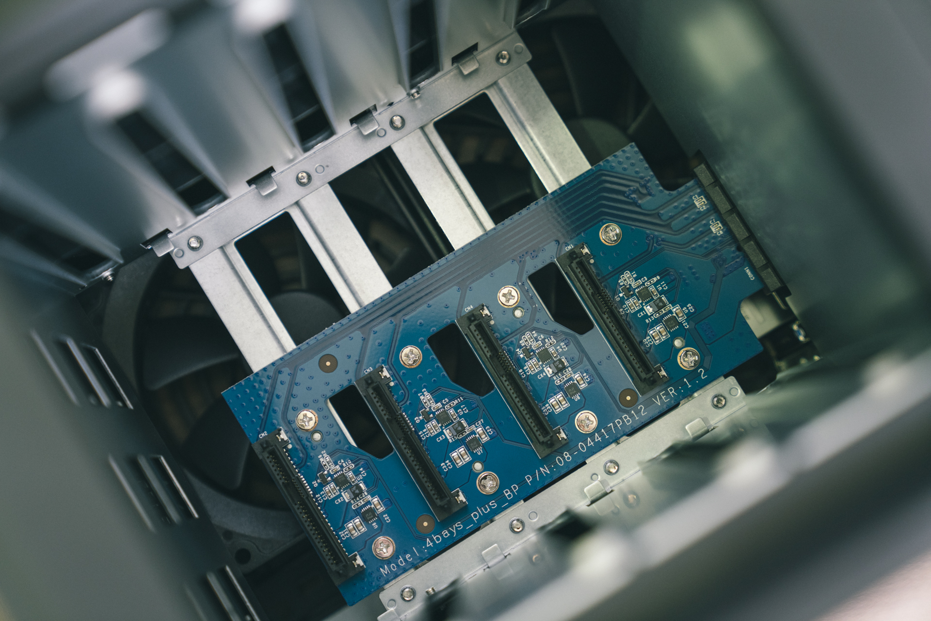 群晖4盘位nas哪个型号值得买,群晖ds220+和ds420+的区别