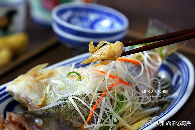 清蒸鱼口感肉嫩,清蒸鱼才好吃还容易烂