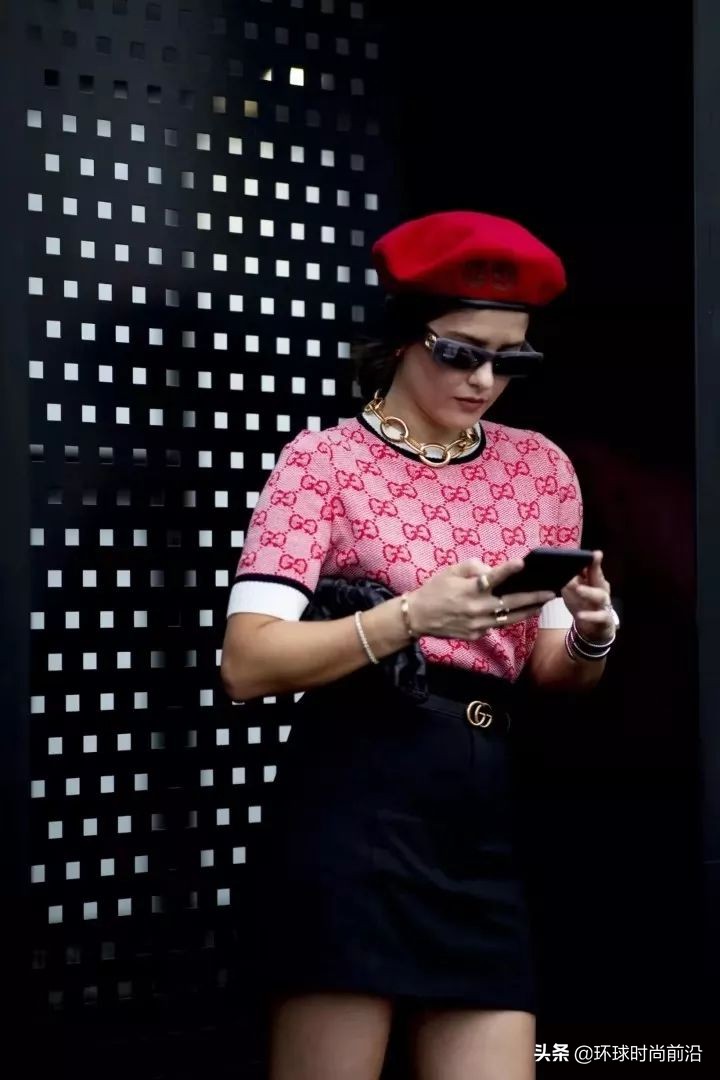 适合冬季脸大显脸小的帽子 (大圆脸适合什么帽子秋冬)