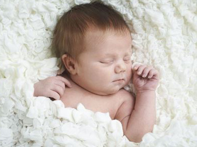 宝宝一醒就要喝奶吗,宝宝一醒就要吃母乳