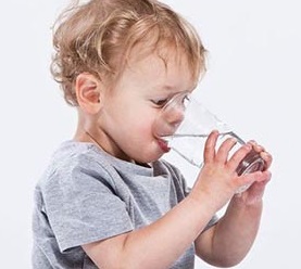 舔嘴唇会让嘴巴湿润吗,舔嘴唇嘴唇干裂怎么办