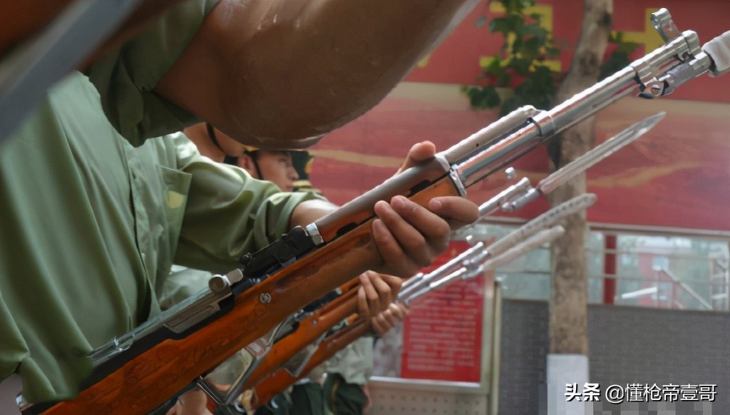 中国ak47礼宾枪,香港警察制式步枪